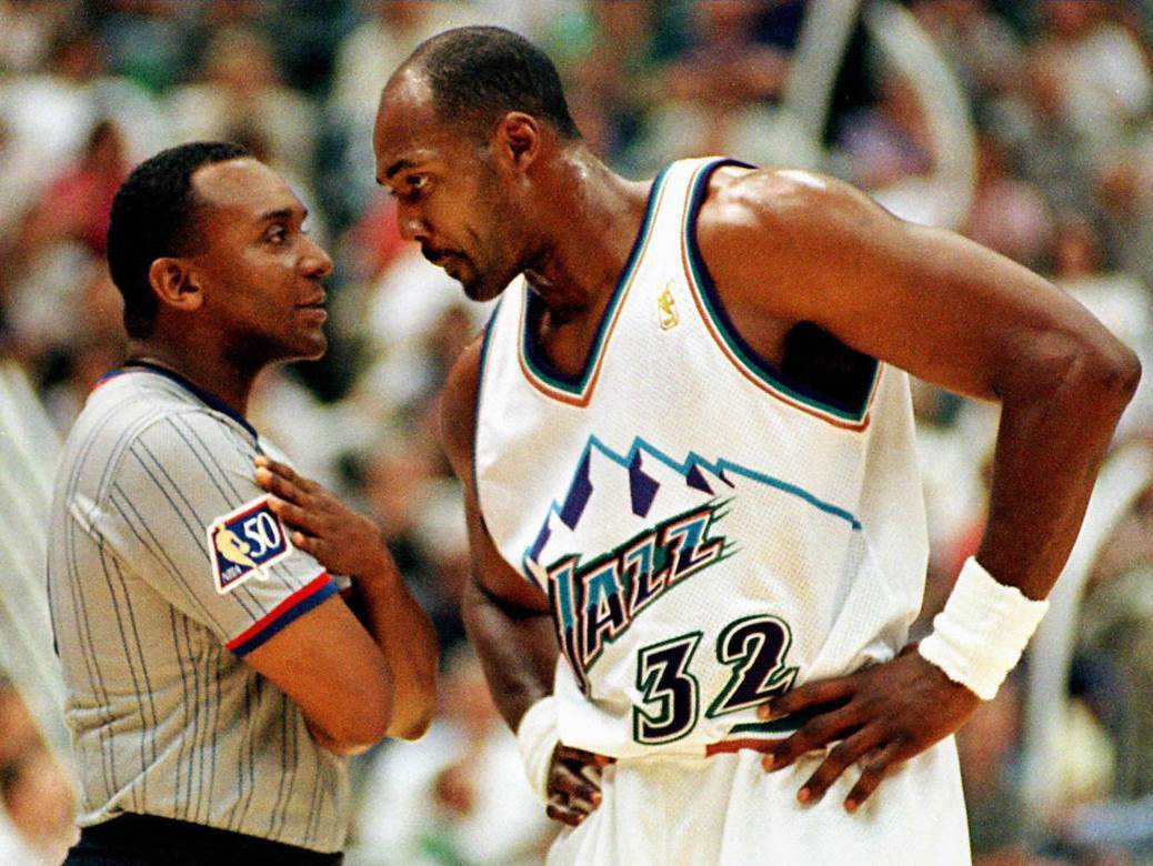  Viktor Vembanjama napao NBA jer su čestitali rođendan Melounu 