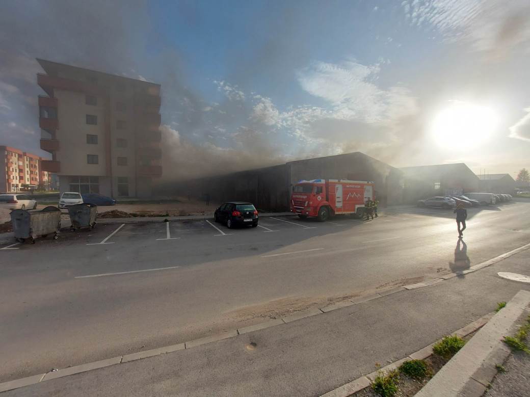  Ugašen požar u Istočnom Sarajevu, uzrok se ne još zna (FOTO) 