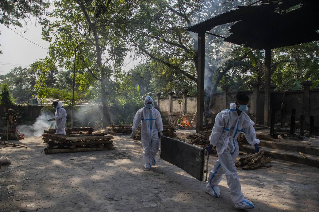  Alternativni pristup pandemiji: Podigli spomenik "boginji Koroni" 