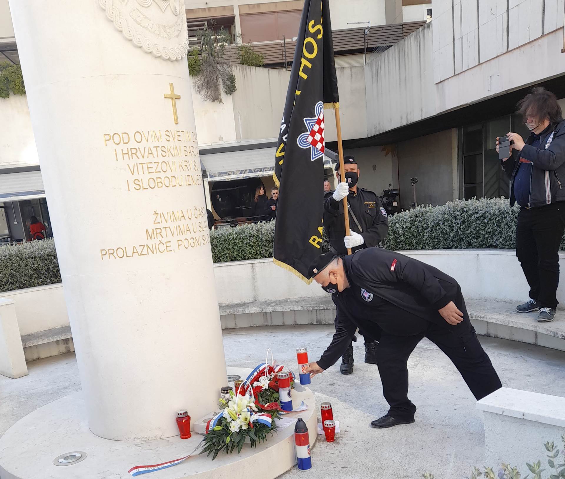  sveštenik zadar hos zastava za dom spremni 