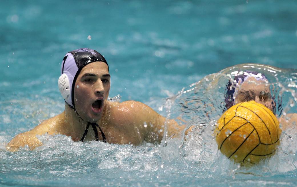  vaterpolista-urinirao-po-crkvi-vredjao-srbe-danilo-adzic-kotor 