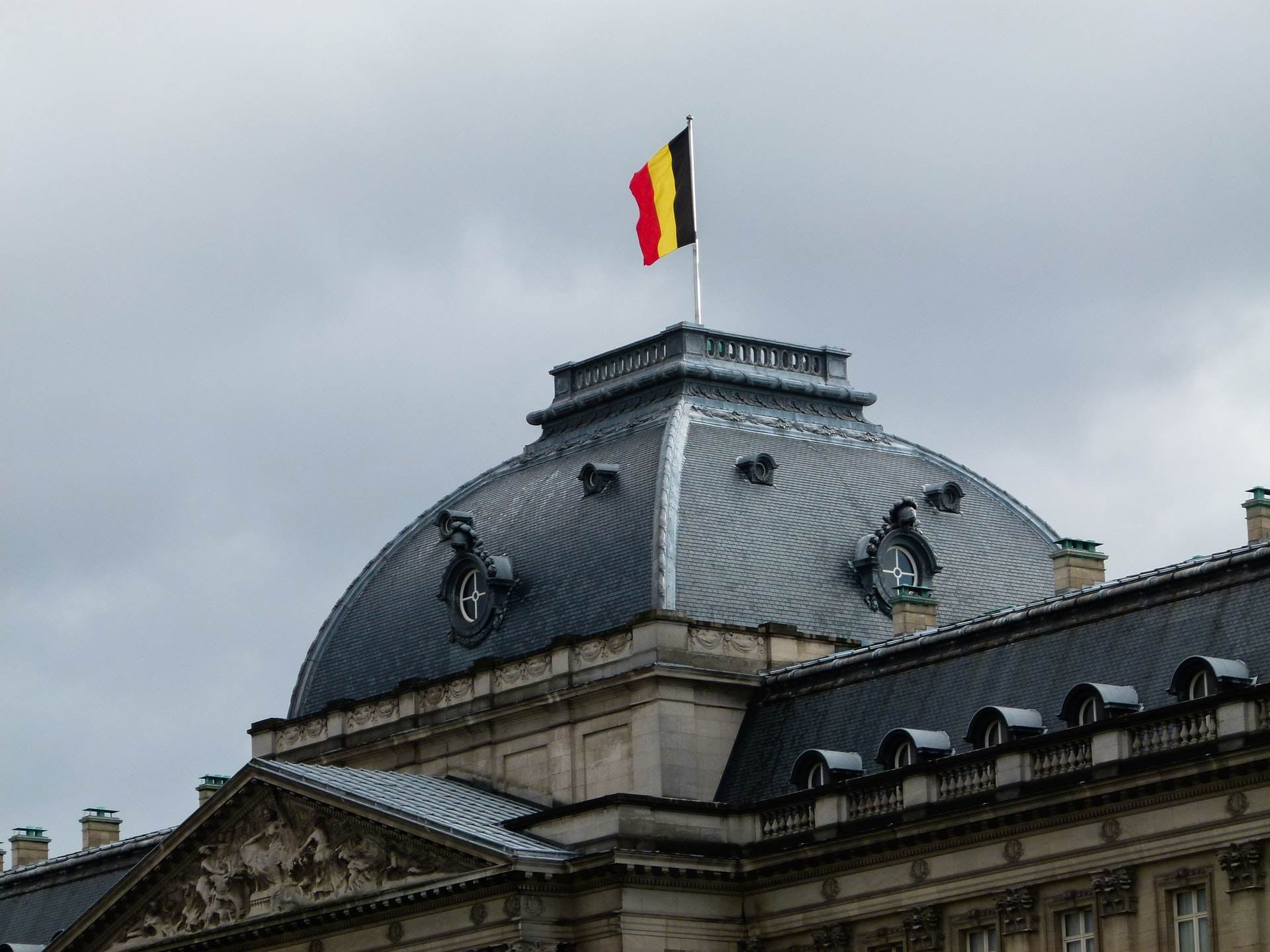  DDoS napad belgija institucije 