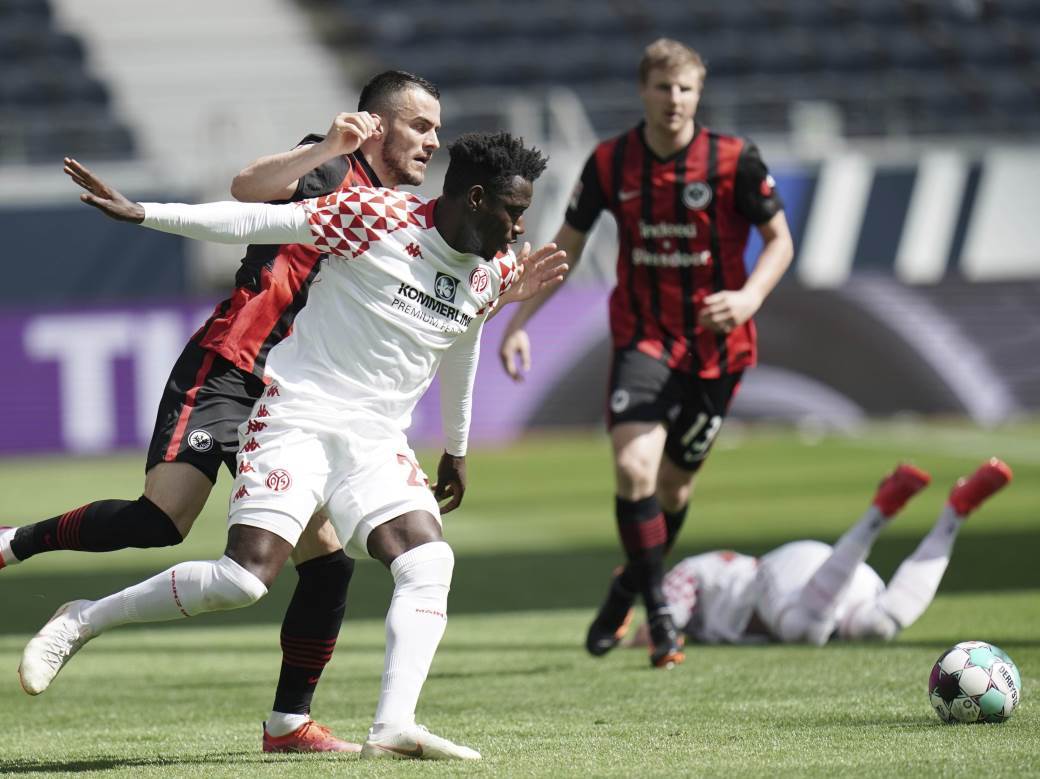  bundesliga 32. kolo ajntraht majnc 1 1 