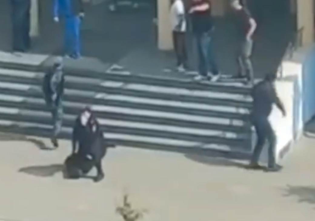  Pogledajte trenutak hapšenja napadača u Rusiji: Upao u školu i izrešetao drugove iz odjeljenja i nastavnika (VIDEO) 
