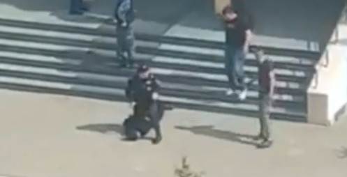  Prva fotografija ubice iz Kazanja: Zatvorili ga u kavez i vezali - drugi napadač likvidiran! 