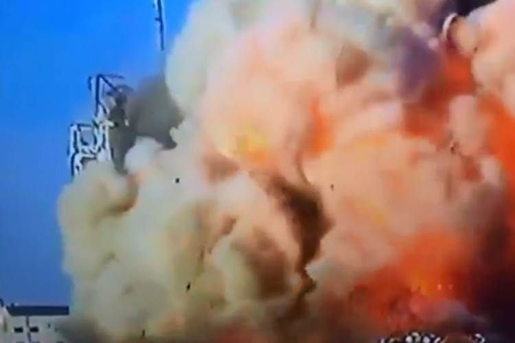  Eskalacija sukoba: Izraelska avijacija srušila još jedan soliter u centru Gaze (VIDEO) 