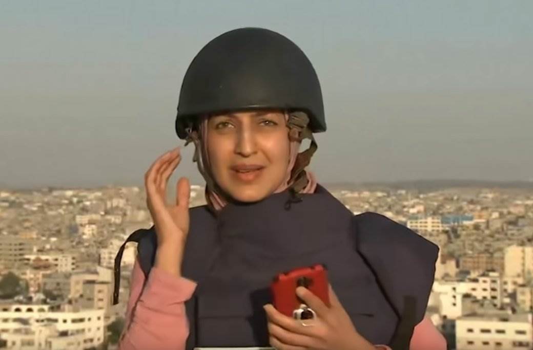  izrael gaza hamas napad novinarka na krovu zgrade video 