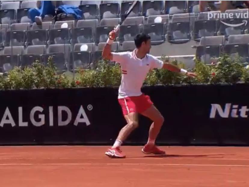  novak đoković bjesnio protiv stefanosa cicipasa i slomio reket 