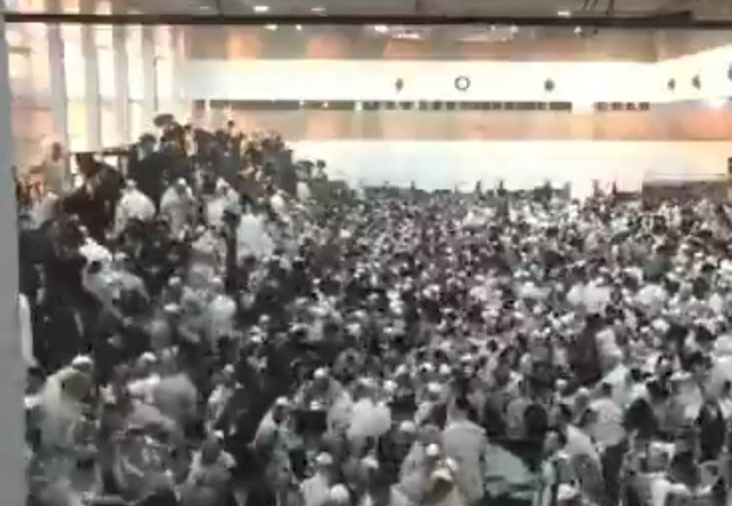  sinagoga nesreća srušila se tribina video 