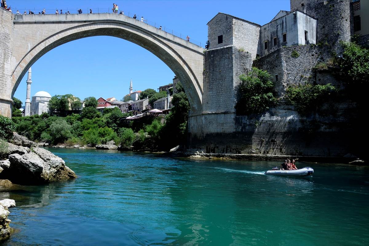  Mostarci spasili Amerikanca iz Neretve nakon skoka sa Starog mosta 