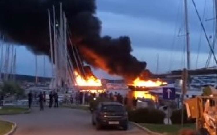  požar kašteli hrvatska jahte eksplozija 