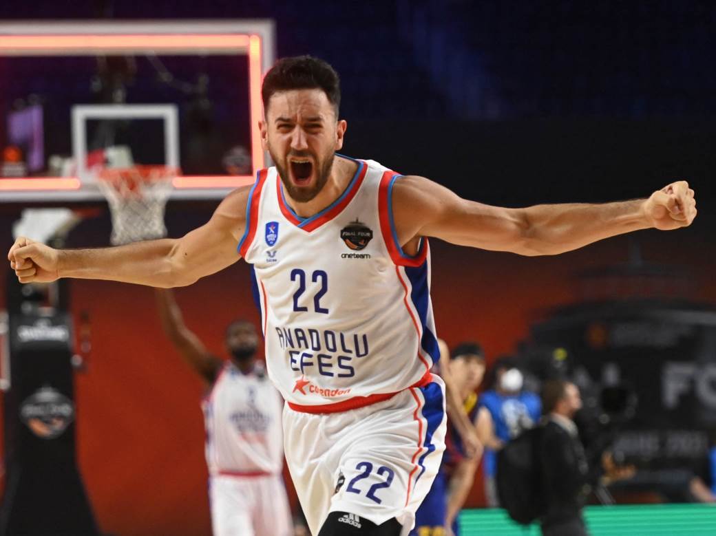  vasilije-micic-novi-ugovor-efes 