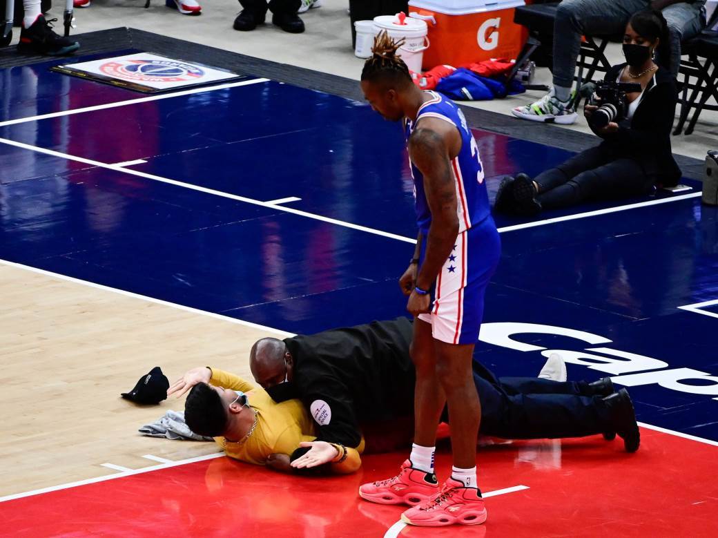  navijac-utrcao-na-teren-nba-liga-vasington-filadelfija 