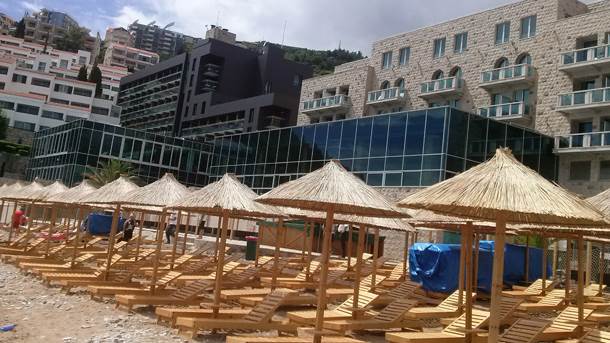  Crnogorci zatvorili EPS-ov hotel i vile u Budvi 