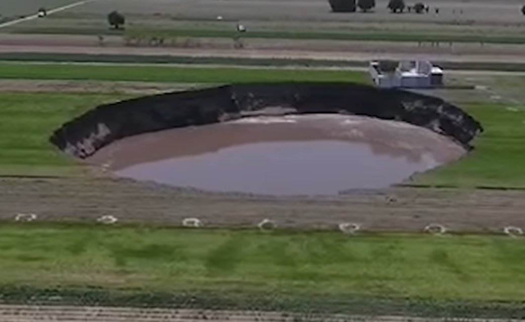  Meksiko otvorila se rupa u zemlji 