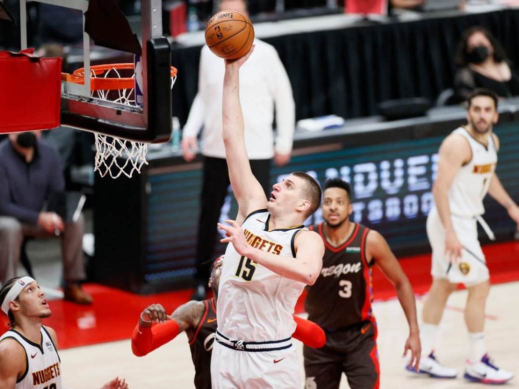  nikola-jokic-36-poena-denver-portland-pobeda-4-2-plej-of-nba-polufinale-zapad-finiks-lejkers-video 