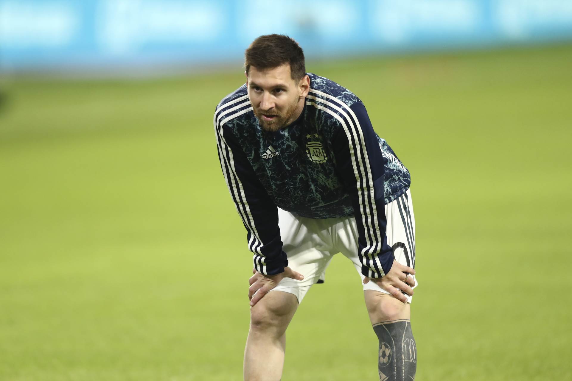  lionel-mesi-dres-maradona-argentina-place-foto-oprostaj-posveta 