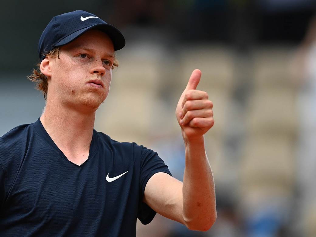  janik-siner-neobicno-pitanje-gresnik-ili-svetac 