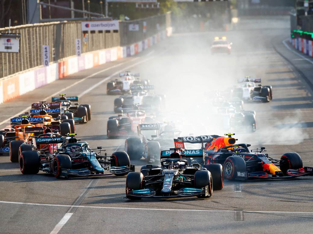  luis hamilton velika greška i odustajanje na trci u azerbejdžanu 