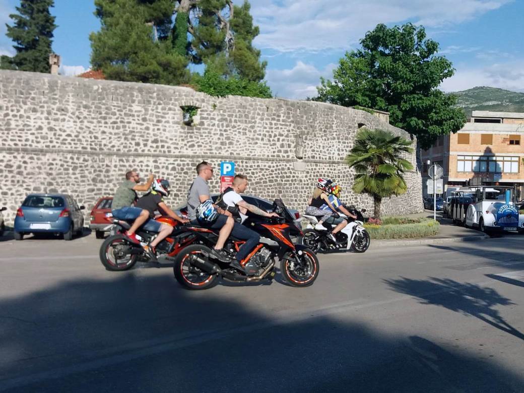  Motoristi iz cijelog regiona defilovali kroz Trebinje 