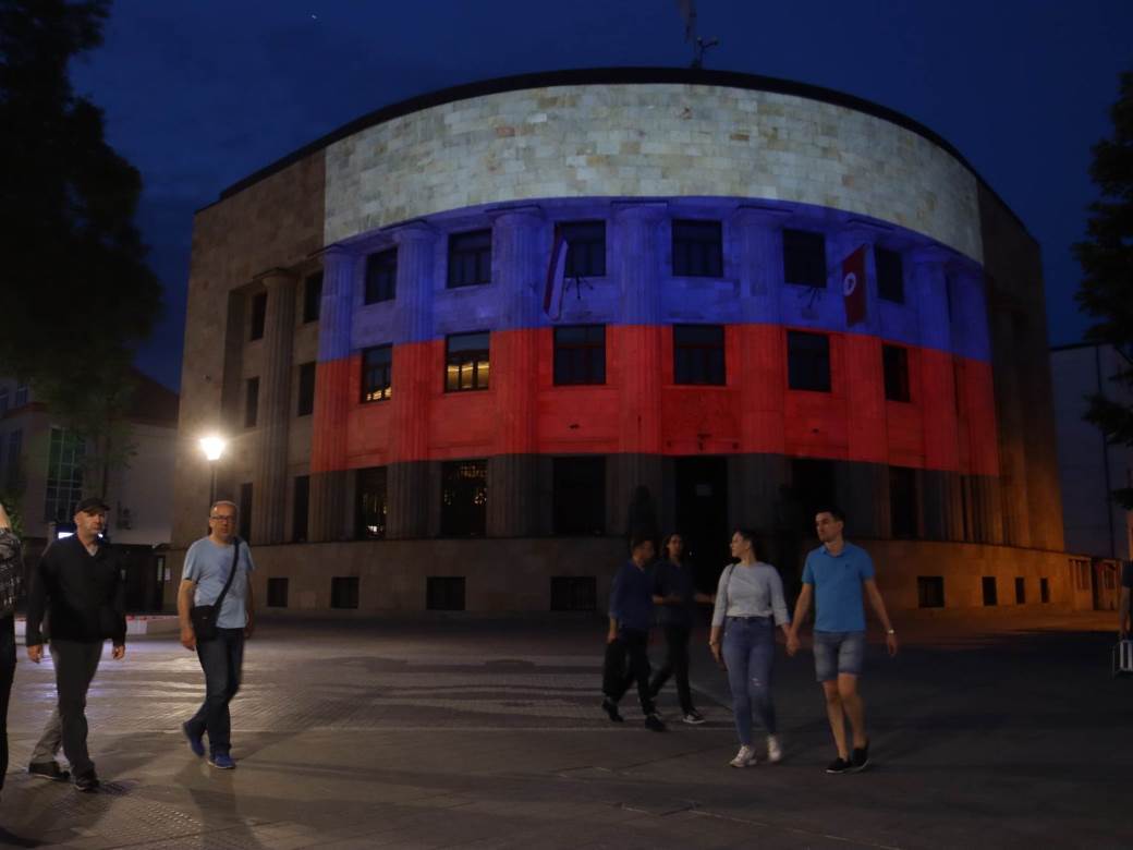  Povodom dana Rusije: Palata Republike u Banjaluci u bojama ruske zastave 