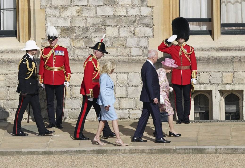  Pogledajte kako je kraljica ugostila Bajdena (FOTO) 