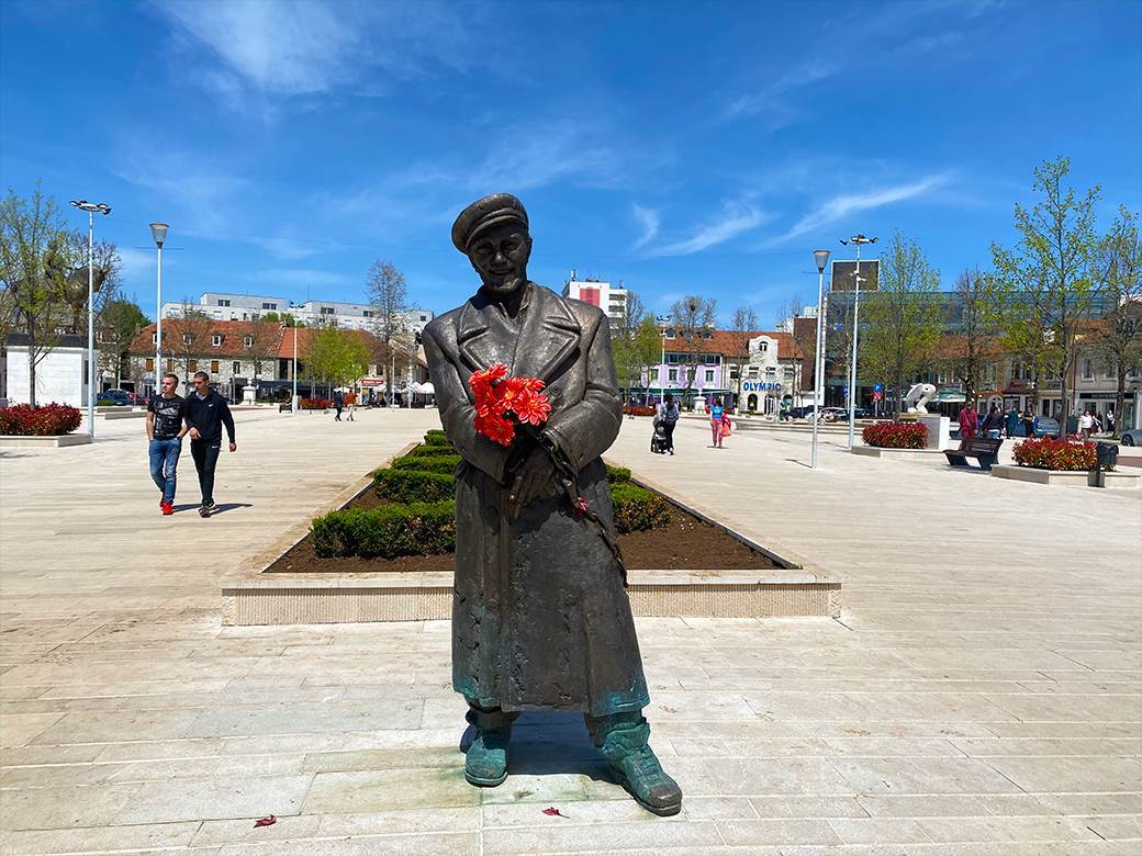  Taksista urinirao po spomeniku narodnom heroju Ljubi Čupiću 