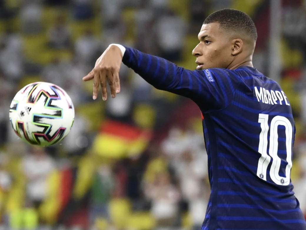  kilijan mbape stigao na okupljanje francuza pred meč protiv BiH - čeka transfer u real madrid 