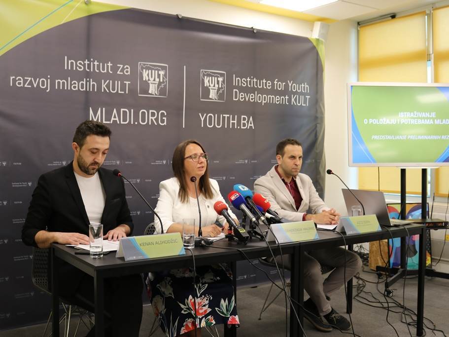  Rezultati istraživanja porazni: Više od polovine mladih želi da napusti BiH 
