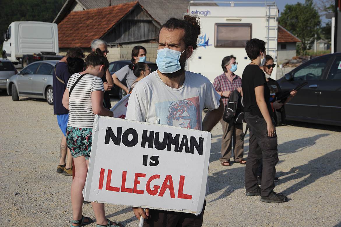  Protest na granici Hrvatske i BiH zbog lošeg tretmana migranata (FOTO) 