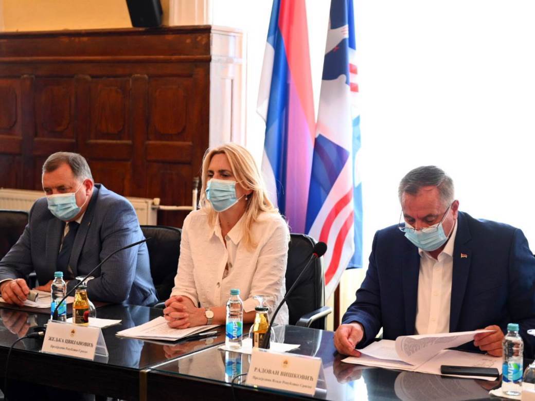  Dodik Cvijanović i Višković u Bijeljini na sastanku sa Ljubišom Petrovićem 