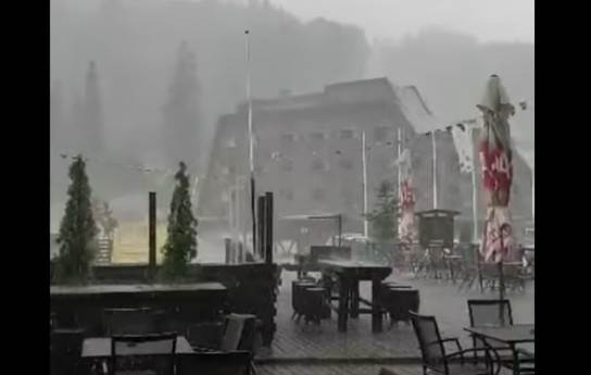  Snažno nevrijeme praćeno gradom pogodilo Jahorinu (VIDEO) 