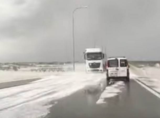  Led "zabijelio" dijelove Hrvatske: Šteta na krovovima i automobilima (VIDEO) 