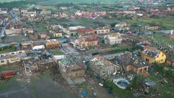  Apokaliptični prizori posljedica tornada u Češkoj snimljeni dronom (VIDEO) 