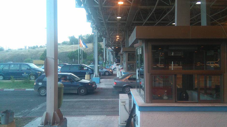  U Skoplju kamenovan autobus sa srpskim turistima 