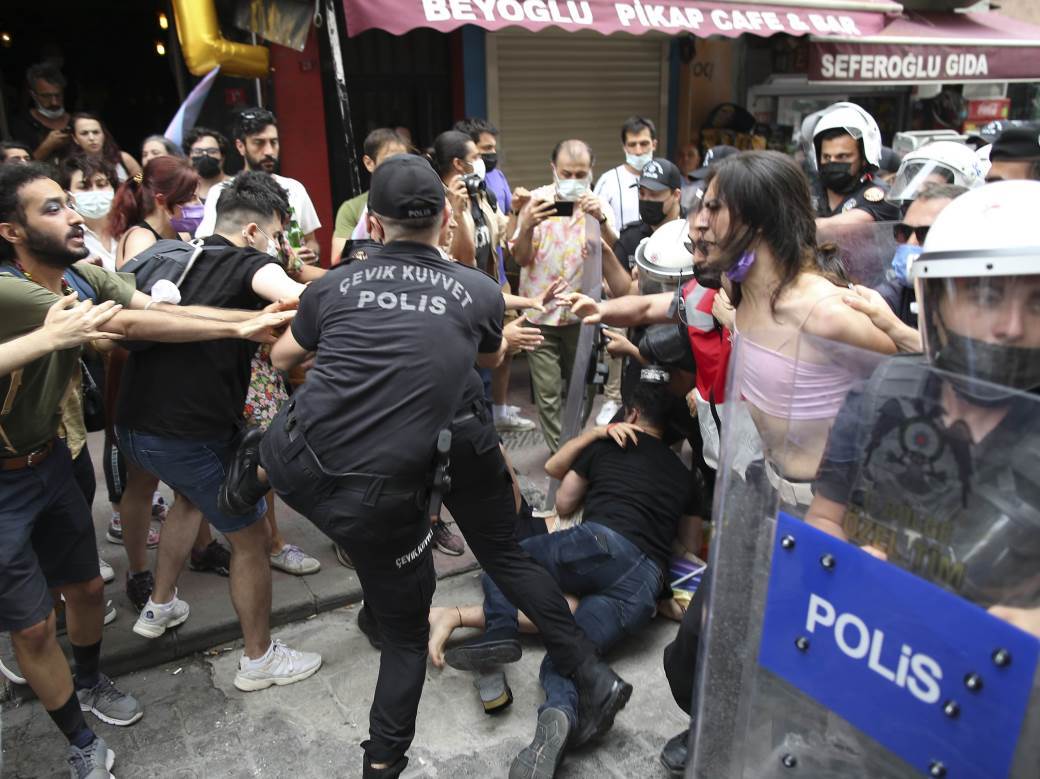  Turska gej parada policija ispalila suzavac 