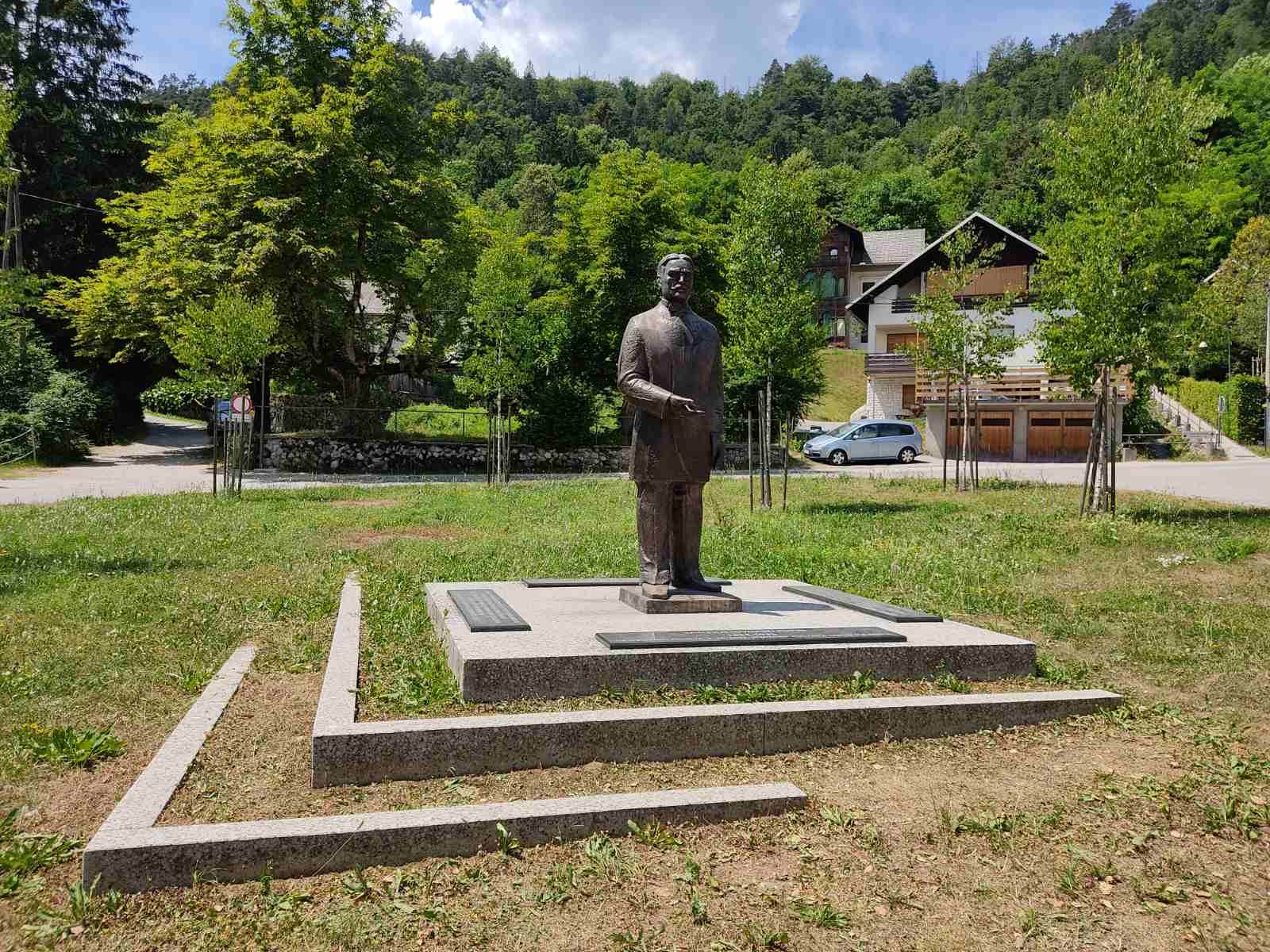  mihajlo pupin spomenik bled 