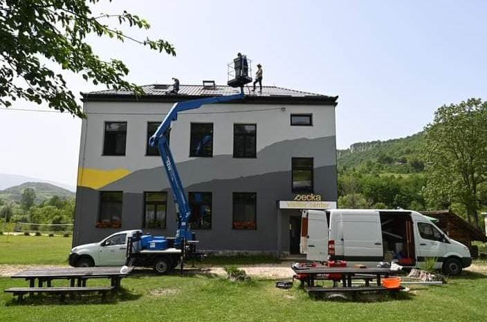  Obećano - učinjeno:  Postavljeni solarni paneli na krov Centra za posjetioce Pecka 