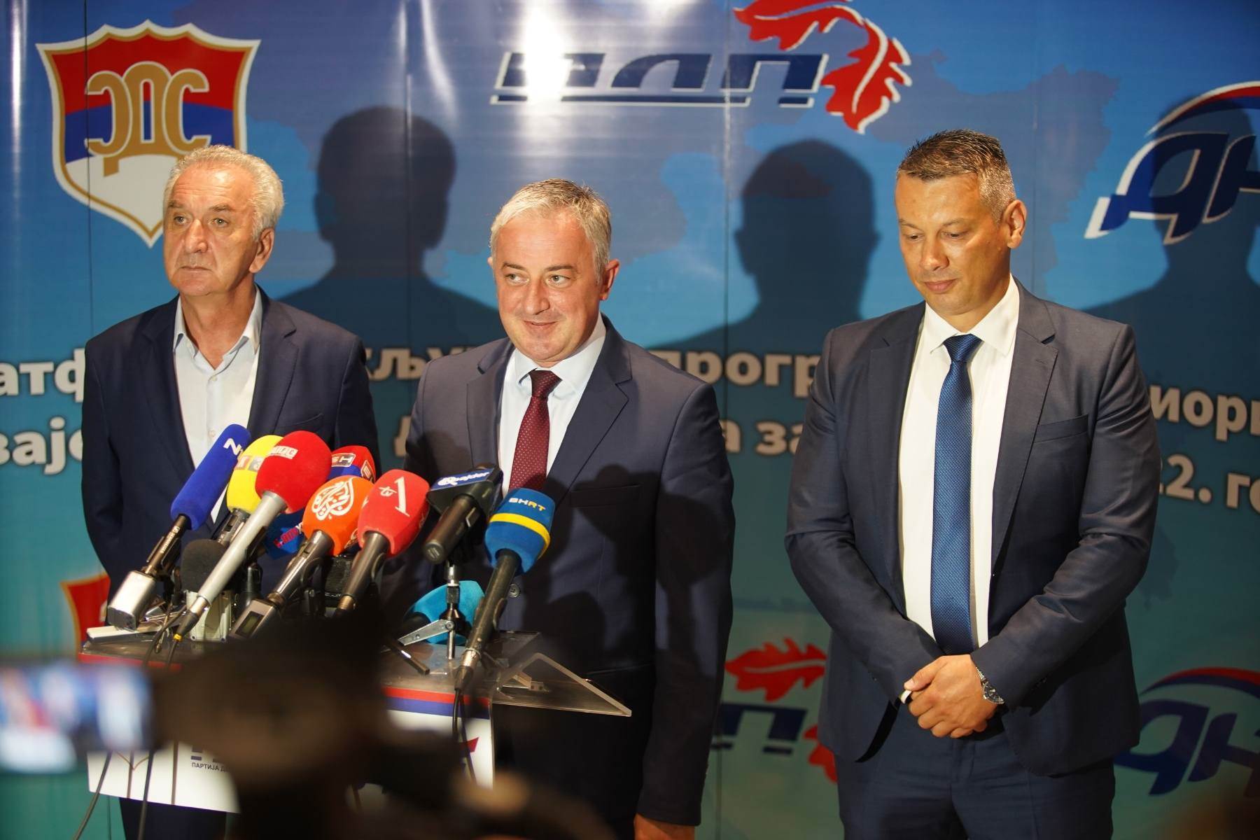  Opozicija iz RS Izetbegović i Dodik neka riješe krizu 
