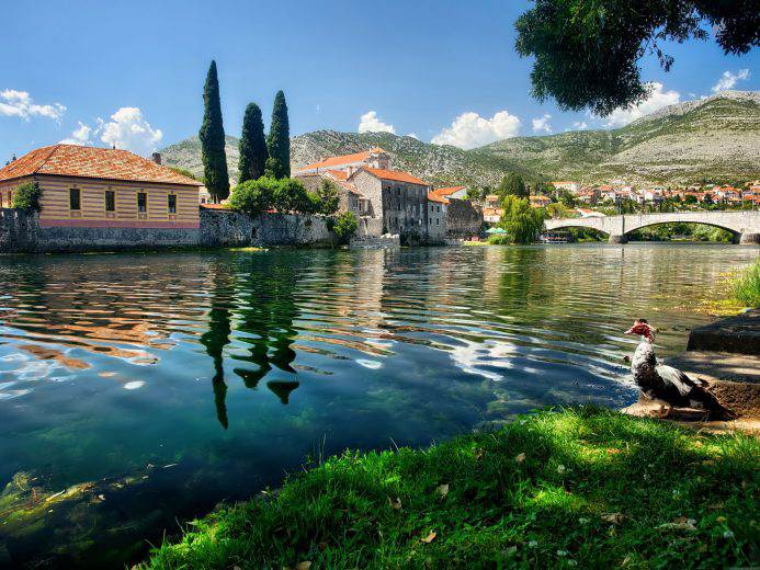  Trebinje: Predstavljen putopisni vodič "Putovanje kroz BiH" 