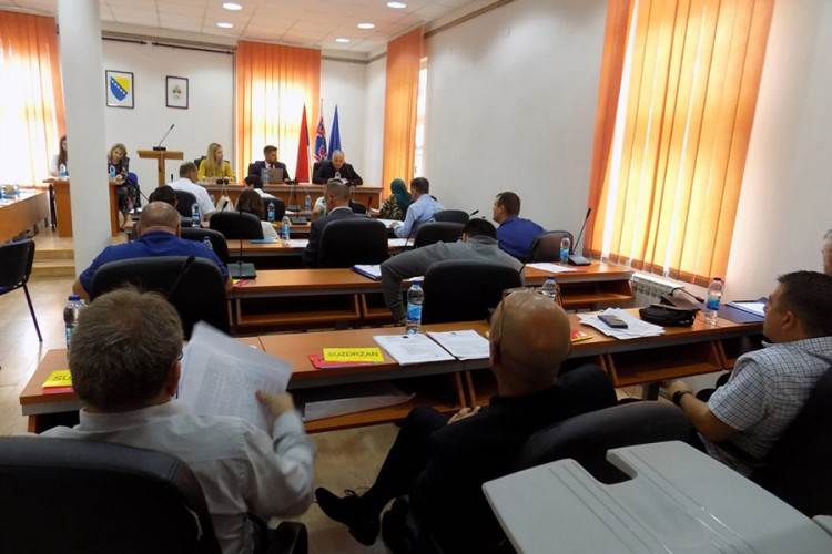  Usvojena rezolucija o stradanju srpskog naroda u Srebrenici 