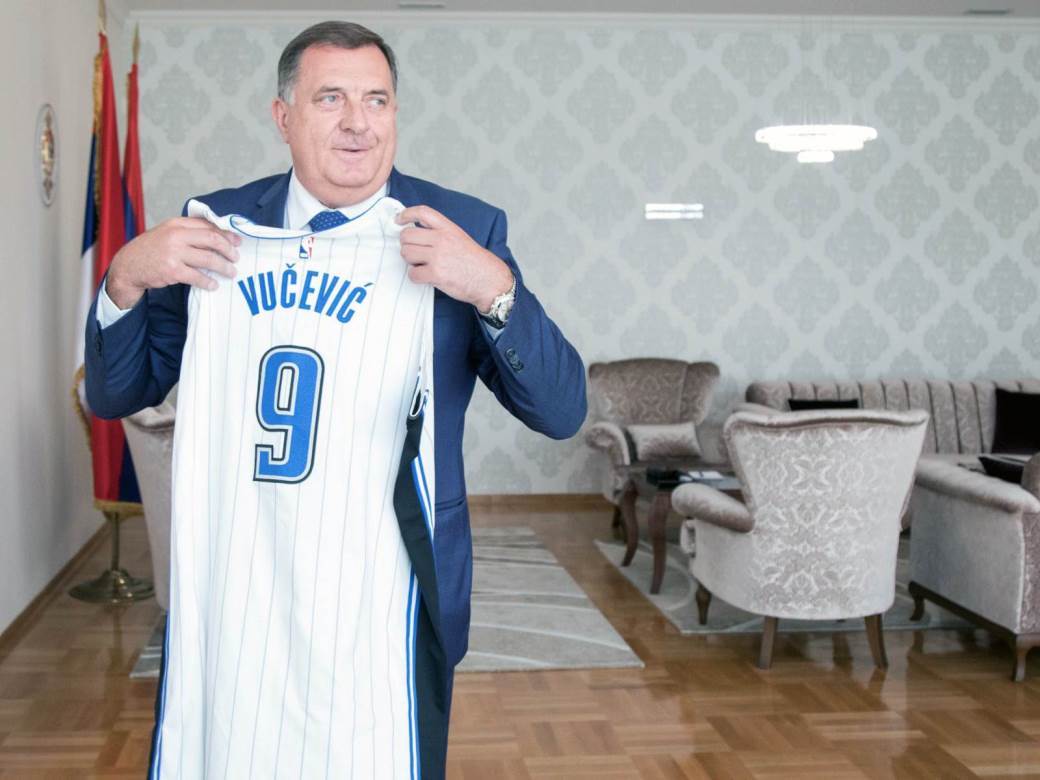  nikola vučević, milorad dodik, dres foto 