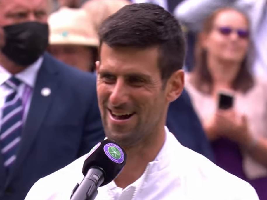  novak-djokovic-pitao-novinara-da-putuje-vimbldon-video 