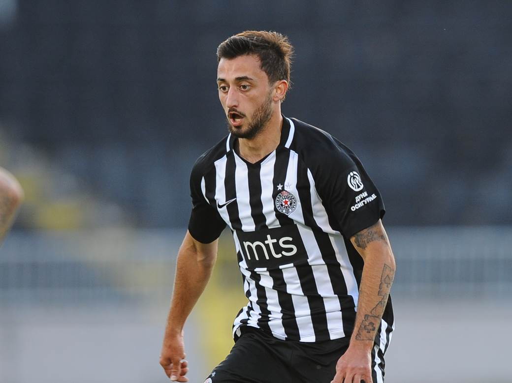  nikola-lakcevic-partizan-operisan-lion 