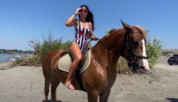  Nezaboravno jahanje konja na divljoj Adi Bojani! (VIDEO) 