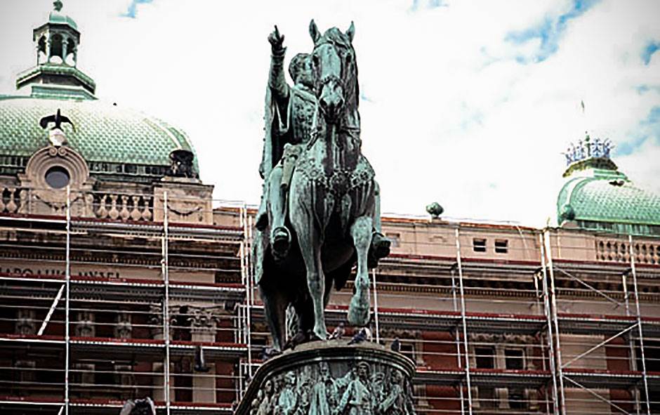  Tajne starog Beograda: Šta to rukom pokazuje Knez Mihailo na Trgu Republike? Svako ima svoju priču, a ovo je istina 