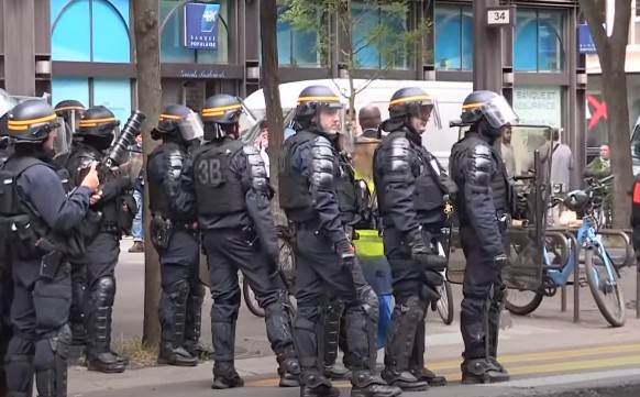  Pariz: Policija ispalila suzavac na demonstrante 