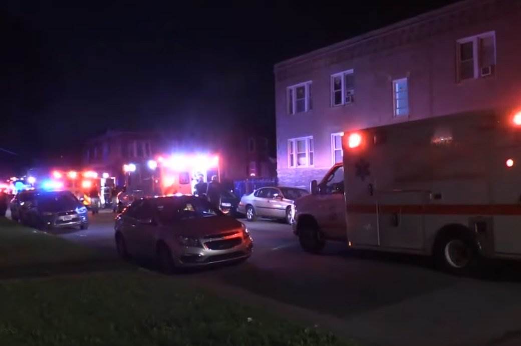  Drama u Čikagu: Iz vozila u pokretu ispalili rafal na pješake, među pogođenim tri tinejdžerke 