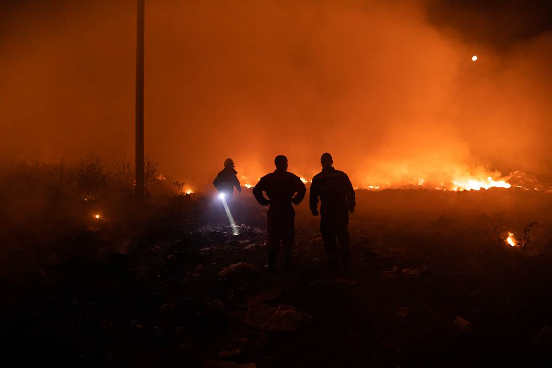  Veliki požar kod Podgorice: Jak vjetar otežava gašenje (FOTO) 