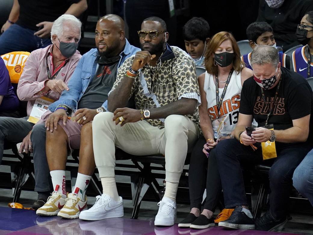  lebron džejms prvi nba igrač milijarder 